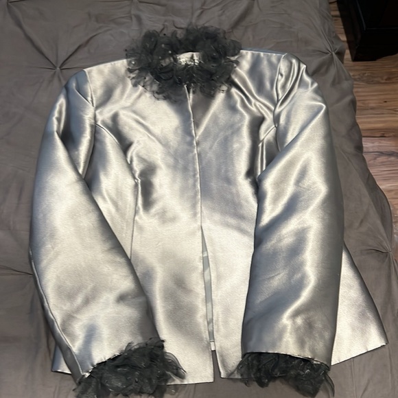 Noviello-Bloom Silk Skirt Suit - Picture 3 of 12